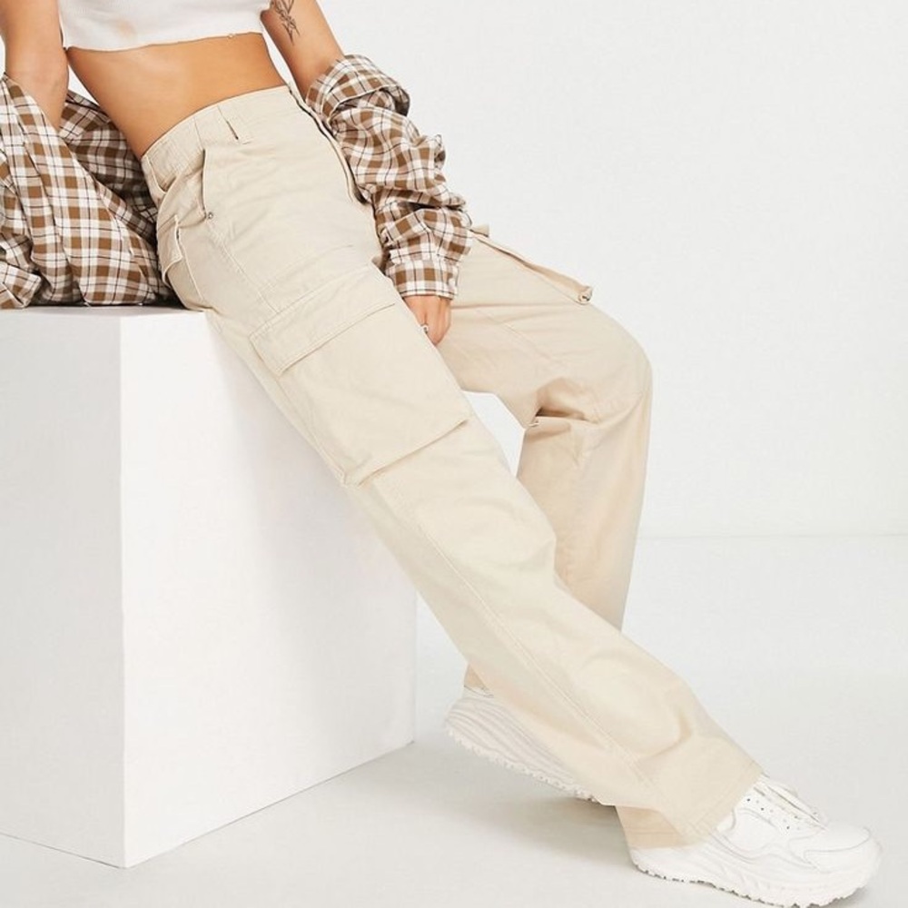 Bershka Medium Rise Cargo Straight - Picture 2 of 8